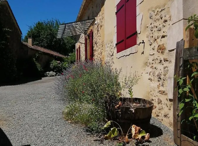 Holli Cottage - Charming 2 Bedrooms With Terrace.