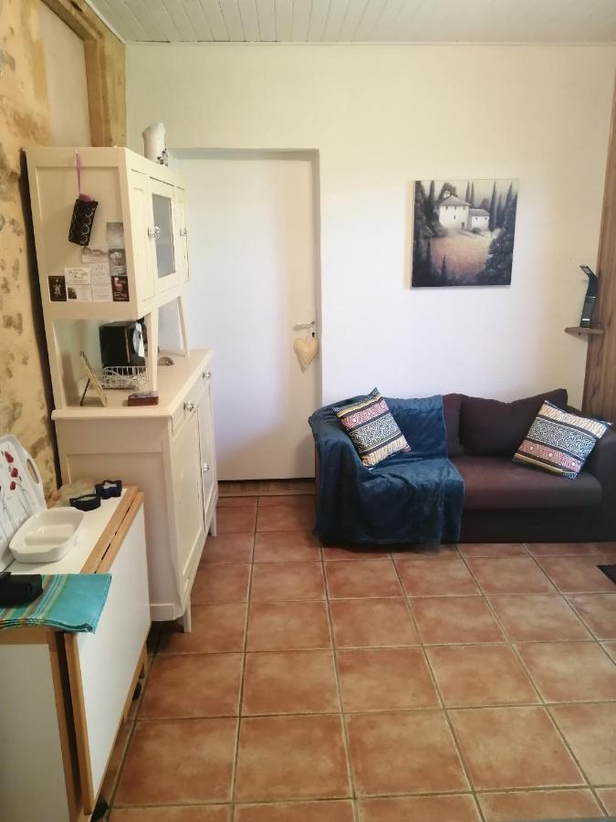 Holli - Charming 2 Bedrooms With Terrace.